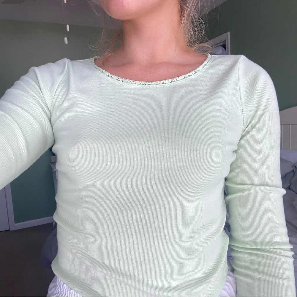 green longsleeve top - Picture 2 of 4